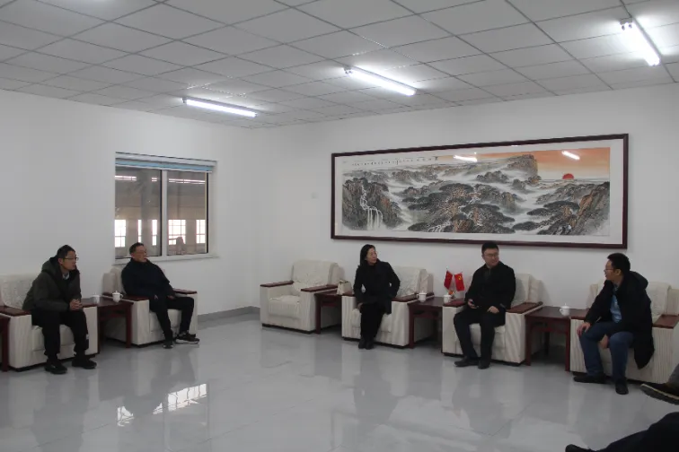 Pozdravljamo delegacijo z Univerze za arhitekturo Shandong, da obišče tovarno in razišče sodelovanje